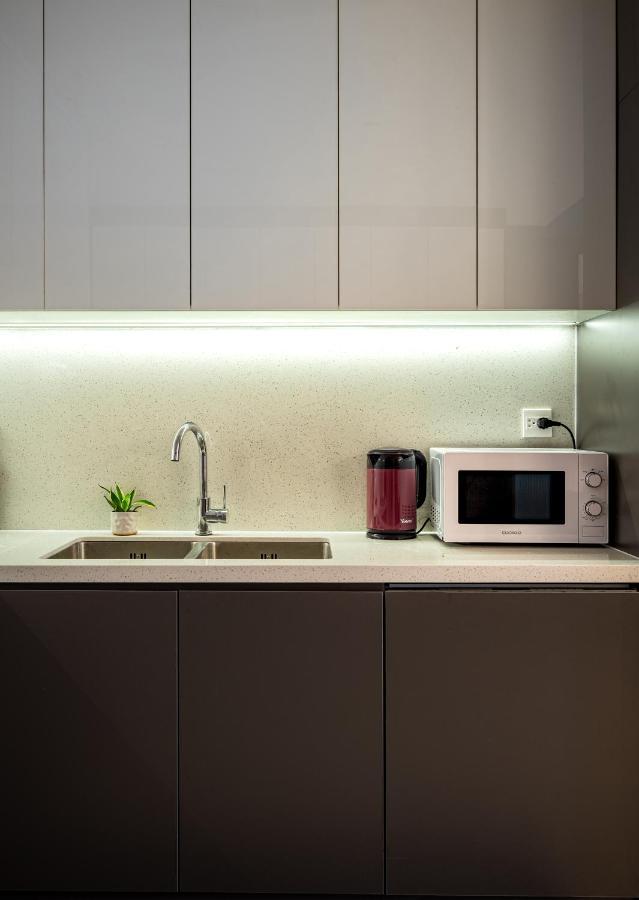 Luxury Modern, D1, 3 King Brs+2wc, 300m Bui Vien