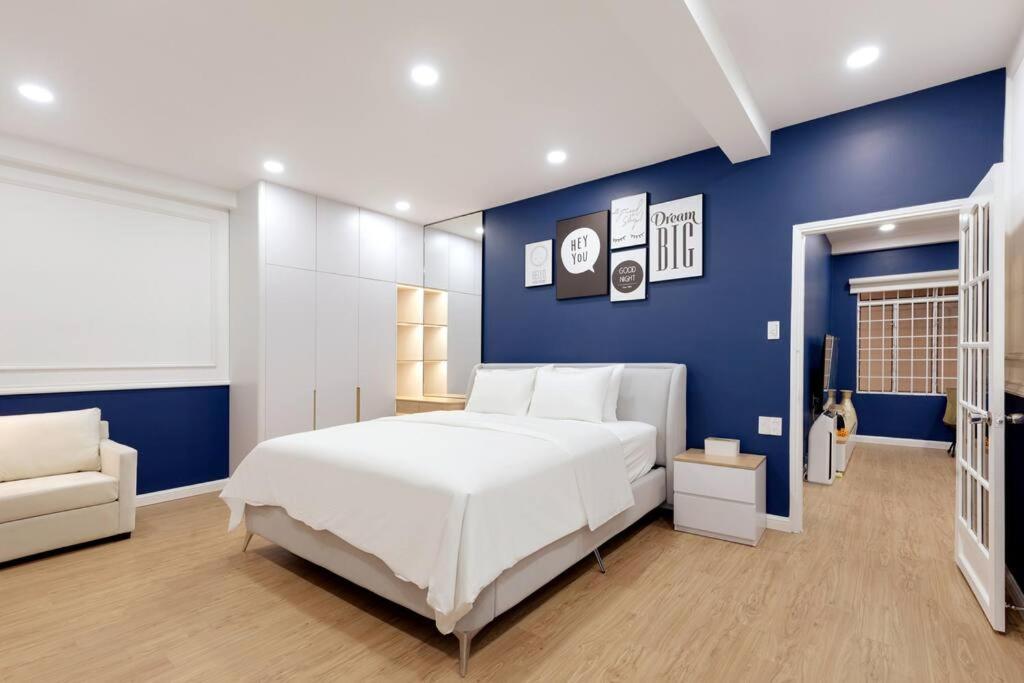 Modern, Cozy & Fully Equipped 2br In D4, 5m To D1 * Ho Chi Minh City