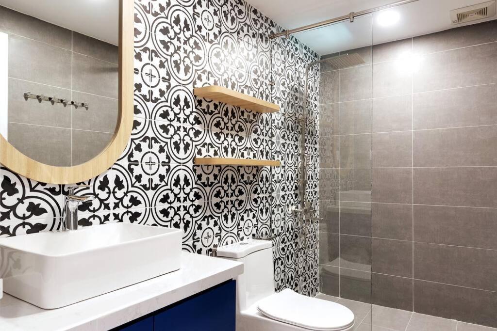 Modern, Cozy & Fully Equipped 2br In D4, 5m To D1 Apartment Ho Chi Minh City