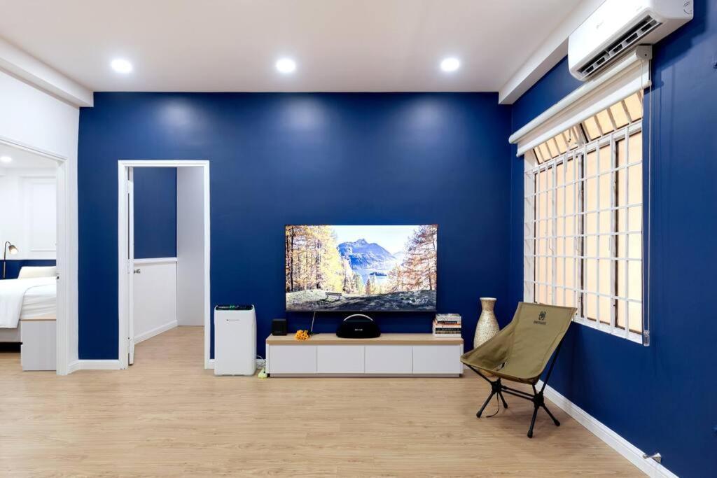 Apartment Modern, Cozy & Fully Equipped 2br In D4, 5m To D1 Ho Chi Minh City