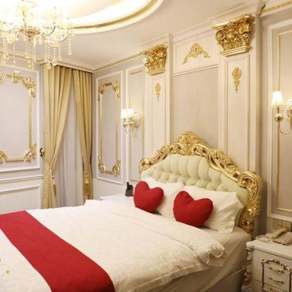 Khách sạn Enjoy 2 *