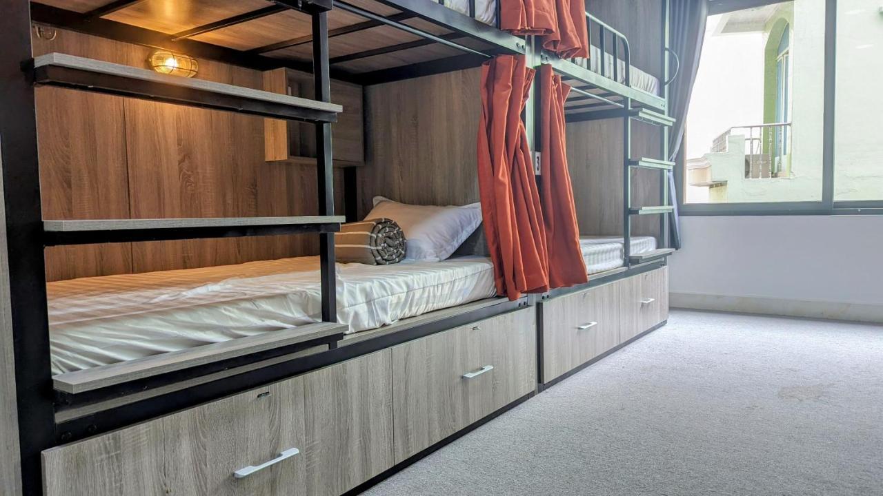 Hostel Base Backpackers *