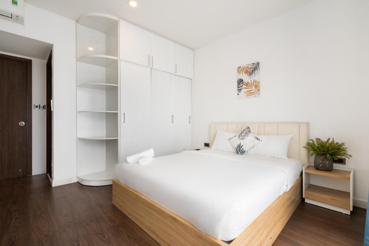 Saigon Royal 3 Bedrooms 4 Beds For 30 Nights Above Apartment