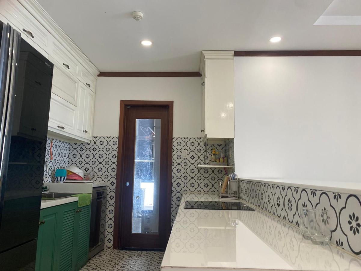 Apartment Spacious In District 7 *