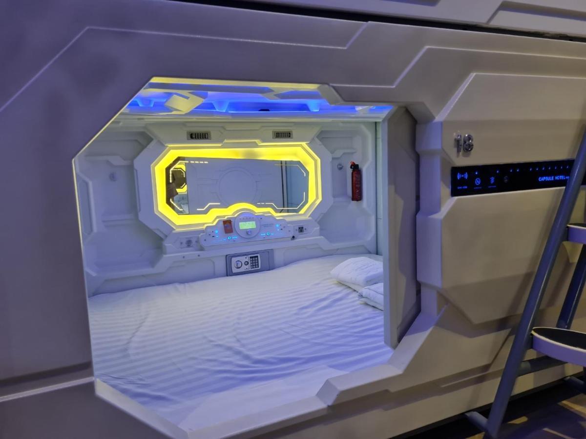 Capsule hotel Capsule Riverside *