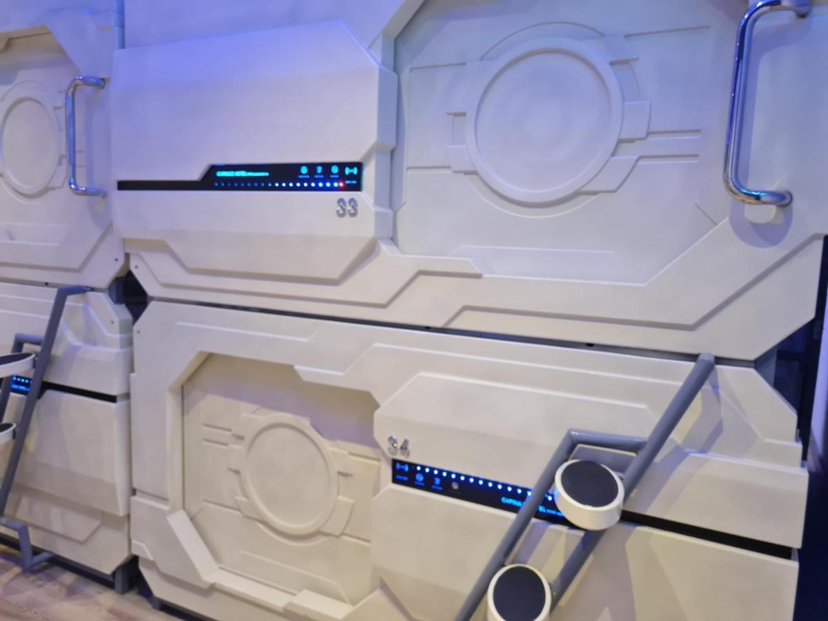 Capsule hotel Capsule Riverside *