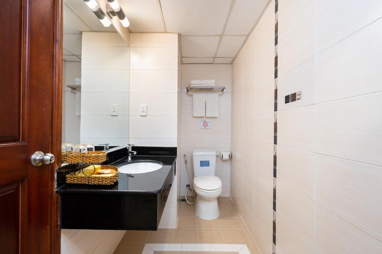 Hotel Lucasta Saigon 3*