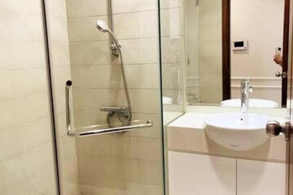 Apartment 2br Luxury Saigon River View Landmark 81 Cp