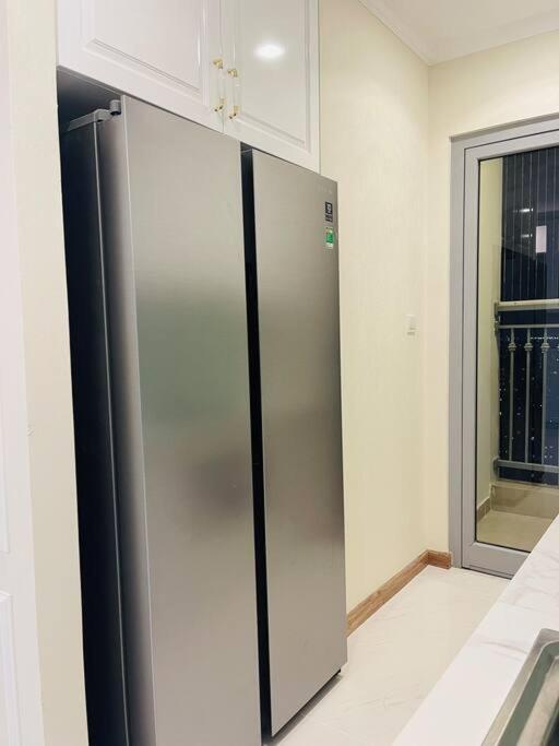 Apartment 2br Luxury Saigon River View Landmark 81 Cp