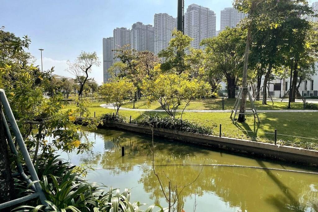 2br Luxury Saigon River View Landmark 81 Cp *