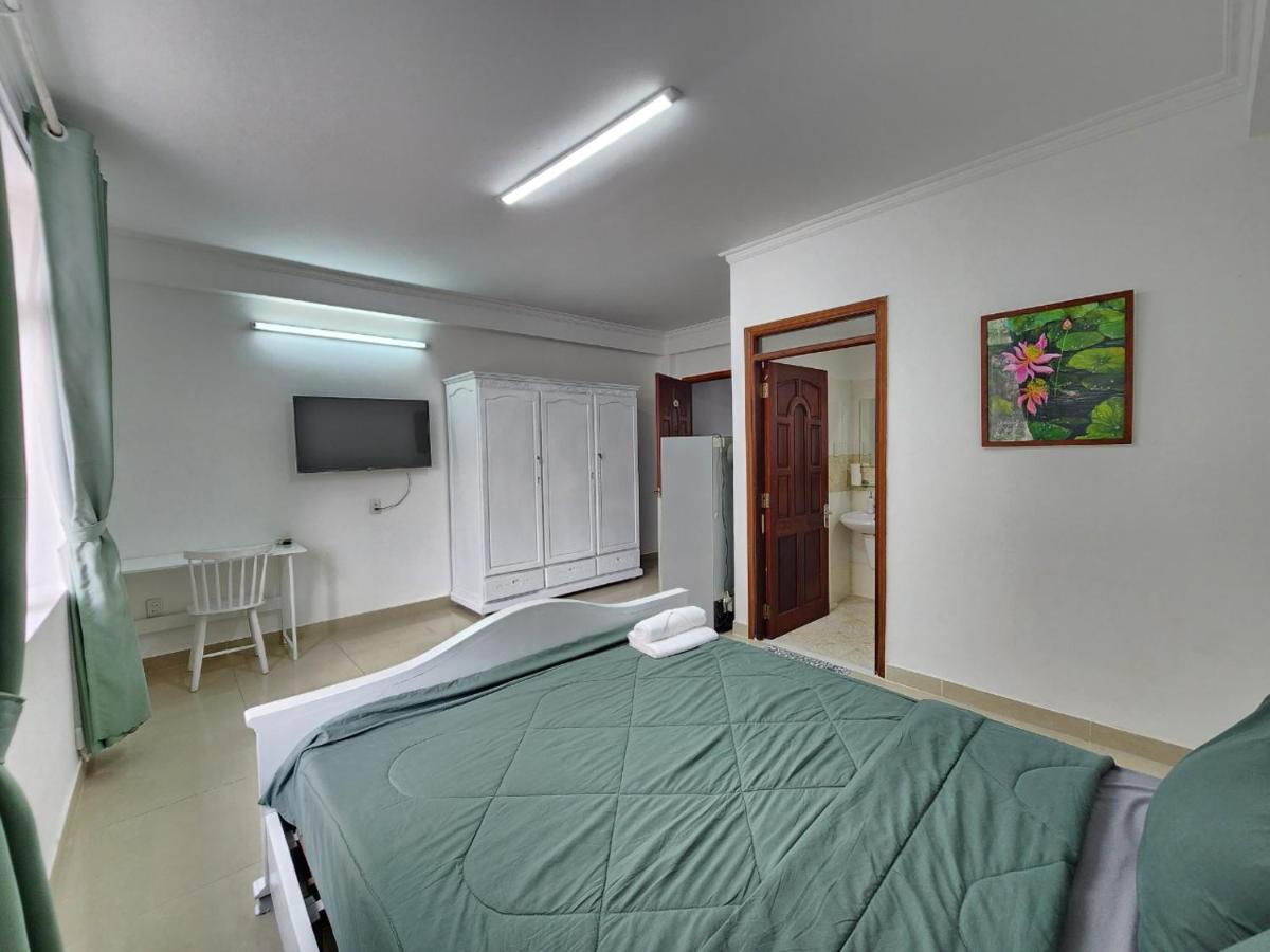Lalahouse Riverside Khách sạn 3*