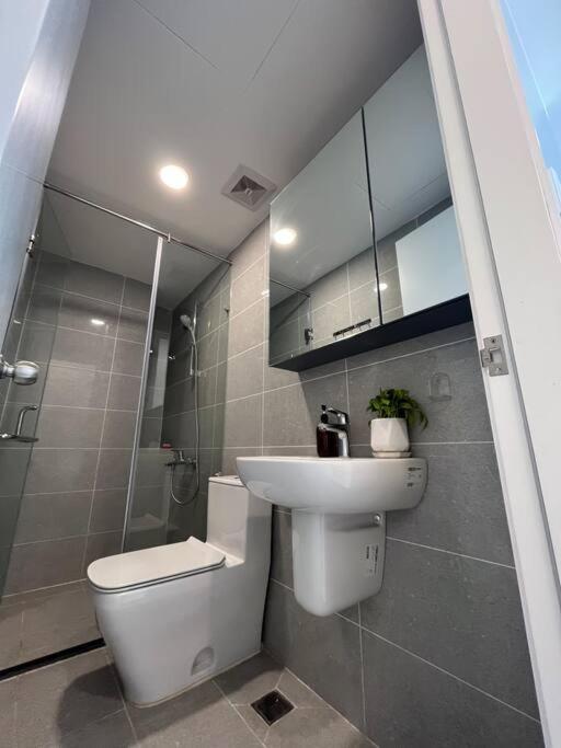 Apartment Terra Royal Commercial Center - 2 Bedroom - Good Price By Yolo
