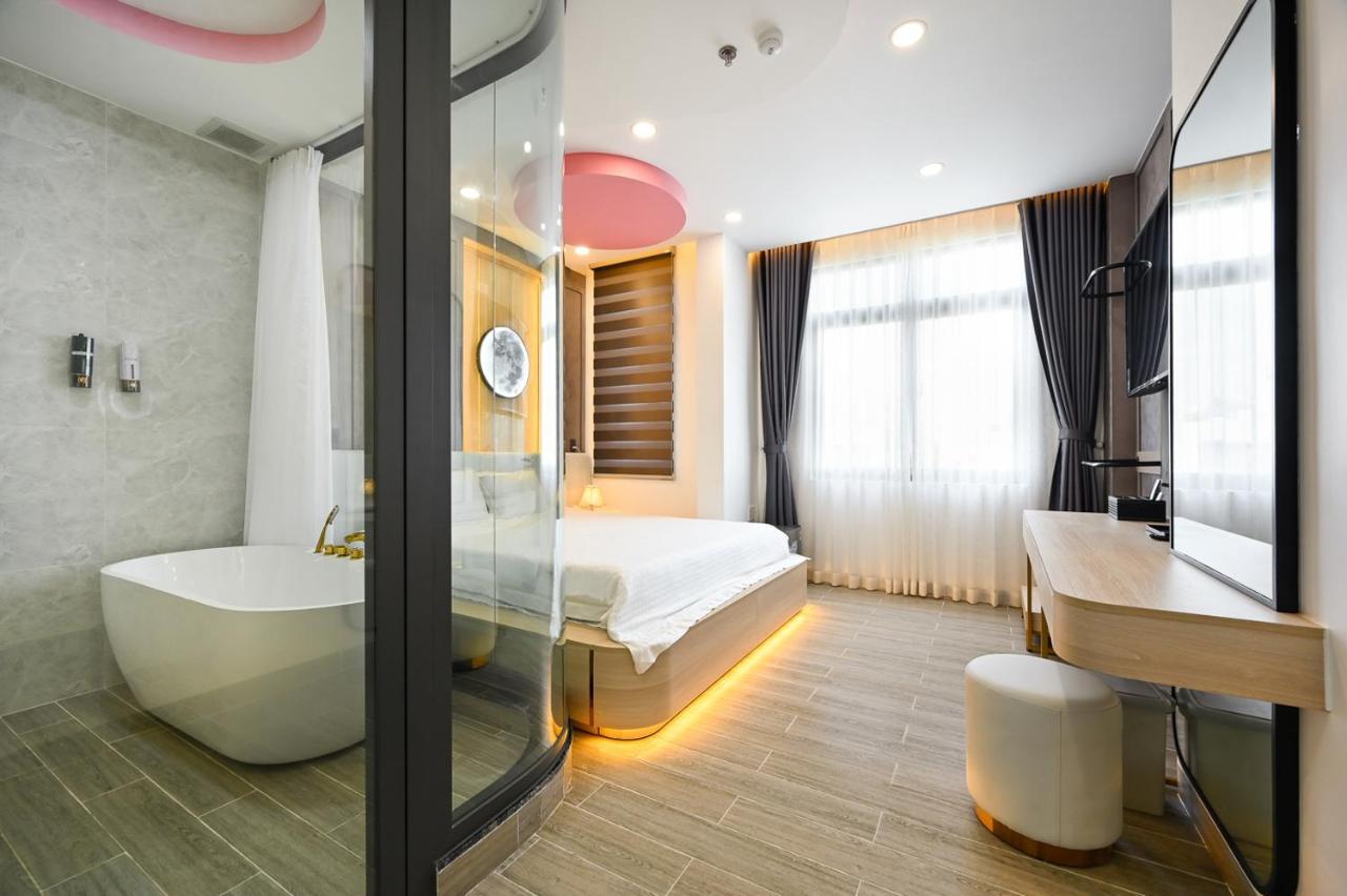 Lotus Airport Saigon 3*