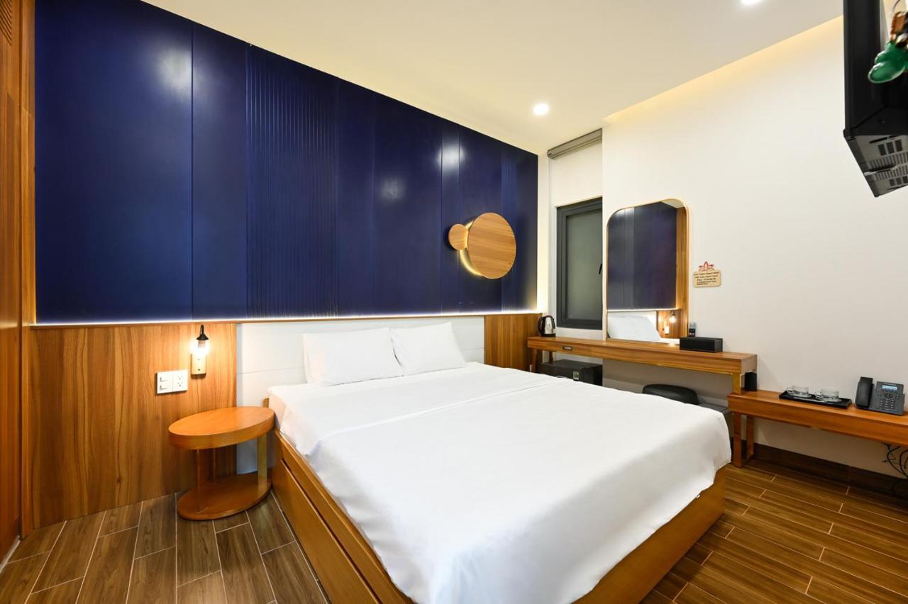 Lotus Airport Saigon 3*