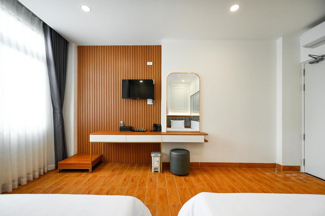 Hotel Lotus Airport Saigon 3*
