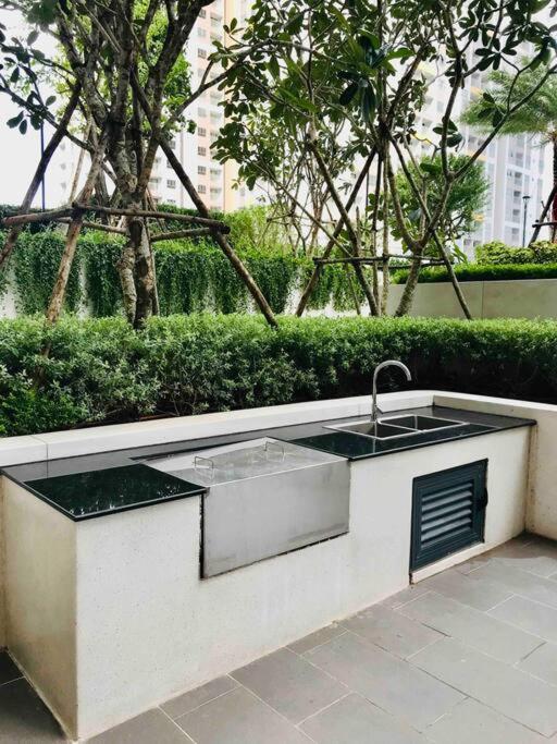 Q7 Riverside 2 Bed W River-view, Netflix & Pool Pangsapuri *