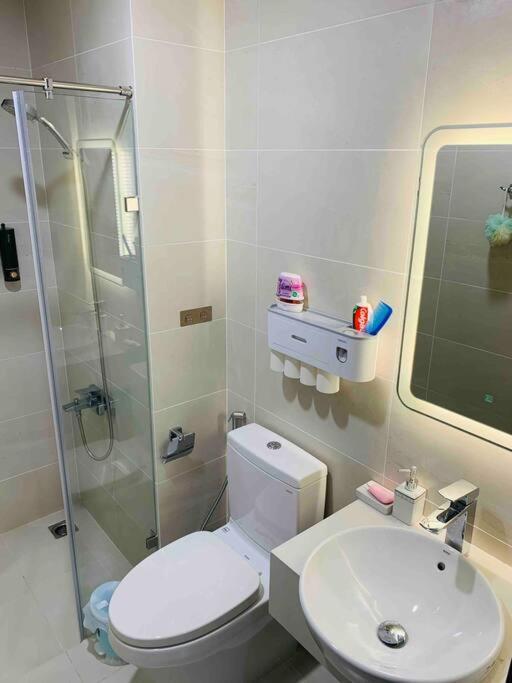 Q7 Riverside 2 Bed W River-view, Netflix & Pool *