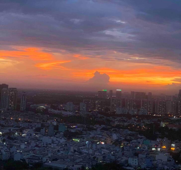 Pangsapuri Q7 Riverside 2 Bed W River-view, Netflix & Pool Bandar Ho Chi Minh