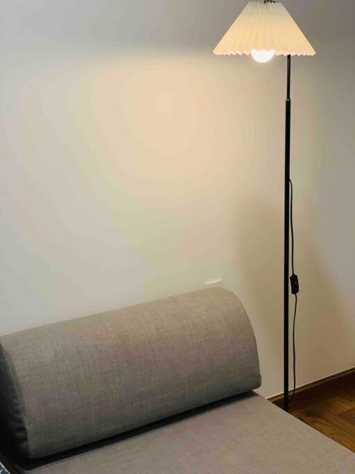 Q7 Riverside 2 Bed W River-view, Netflix & Pool Bandar Ho Chi Minh