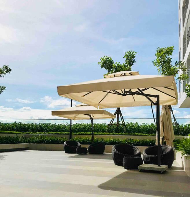 Q7 Riverside 2 Bed W River-view, Netflix & Pool *