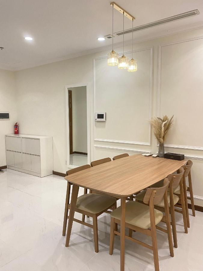 Vinhomes Park - 2 Bedsroom Apartment Ho Chi Minh City