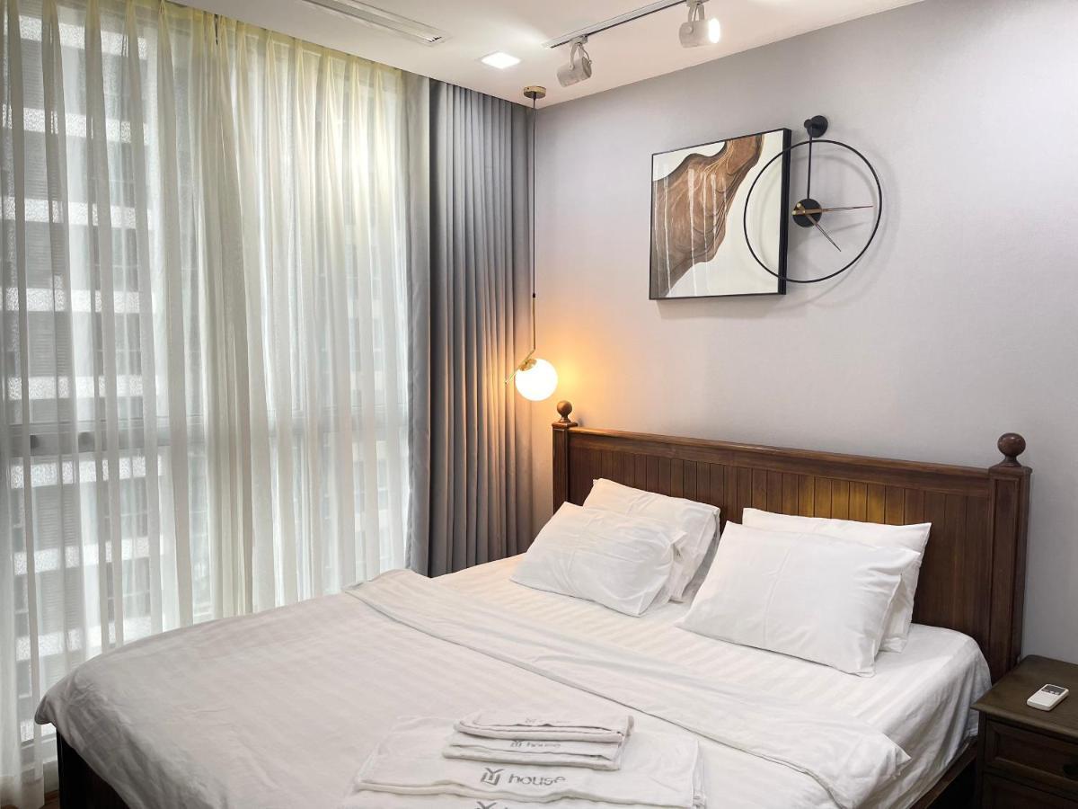 Vinhomes Park - 2 Bedsroom Apartment Ho Chi Minh City