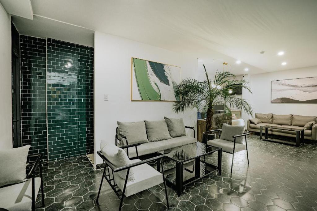 Mint - 22 Do Quang Dau, Q1 - By Bay Luxury Apartment *