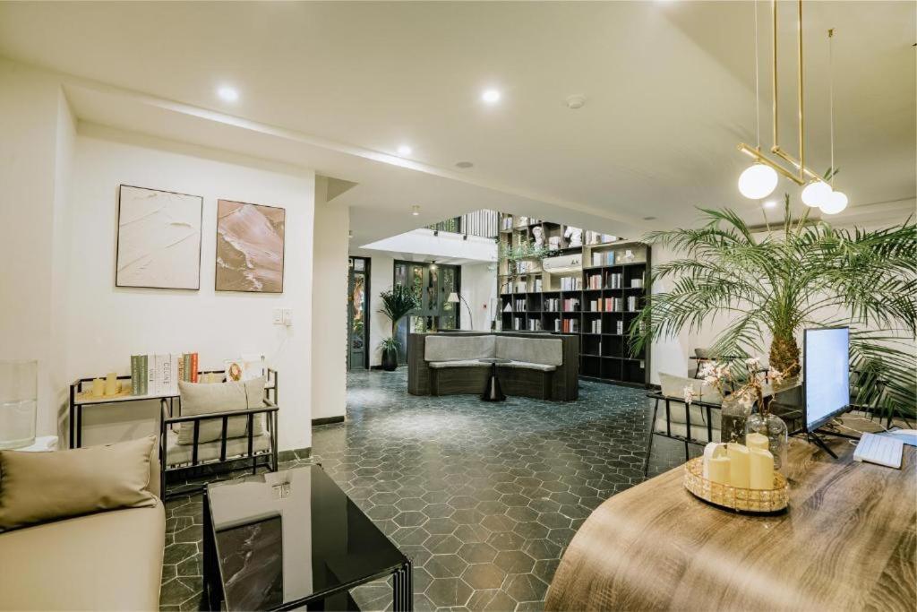 Mint - 22 Do Quang Dau, Q1 - By Bay Luxury Apartment