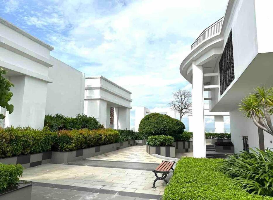 New Saigon Royal Luxury 4pax View Ho Chi Minh City