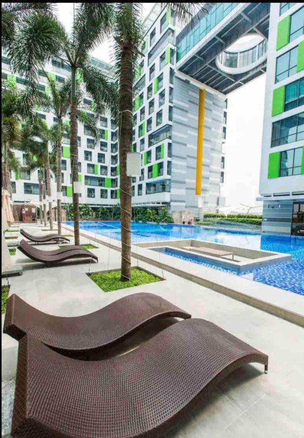 Republic Nearby Airport Free Pool Gym Apartment *