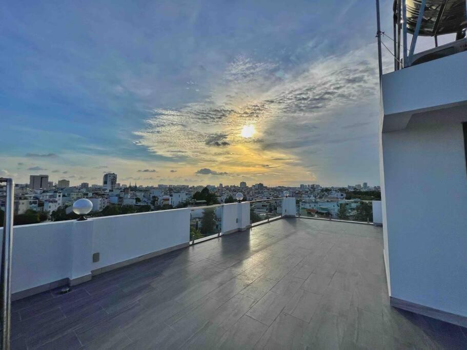 Riversidehome Nearairport/netflix/chill/terrace Pangsapuri *