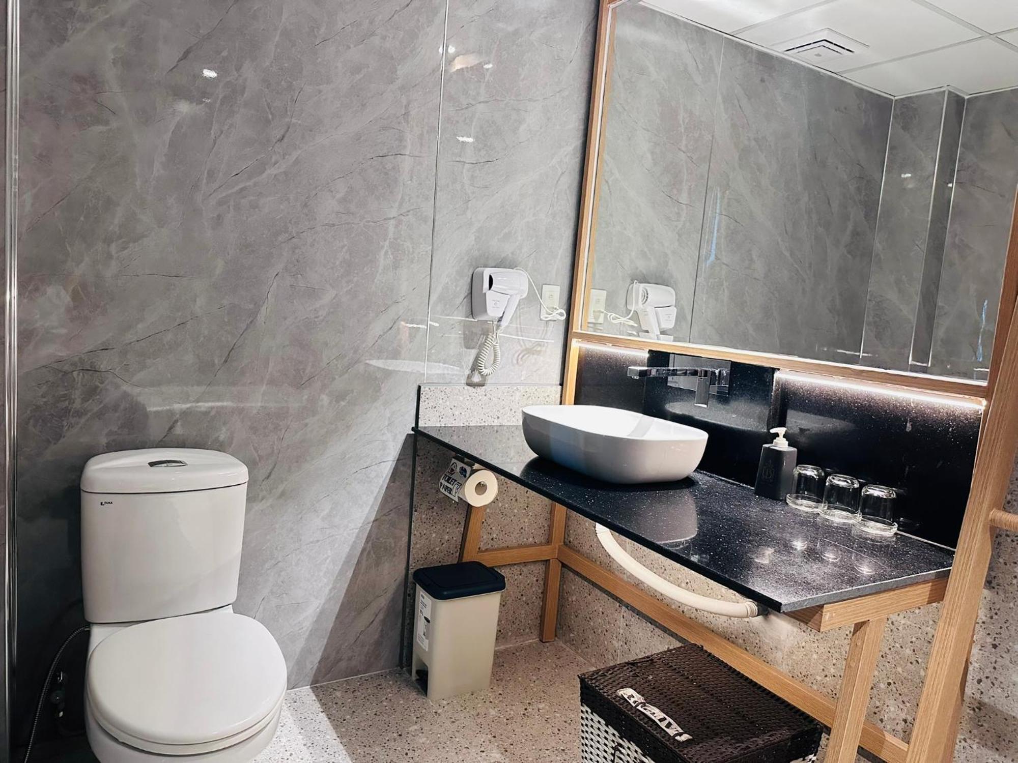 Sky Gem - Ben Thanh Hotel 4*