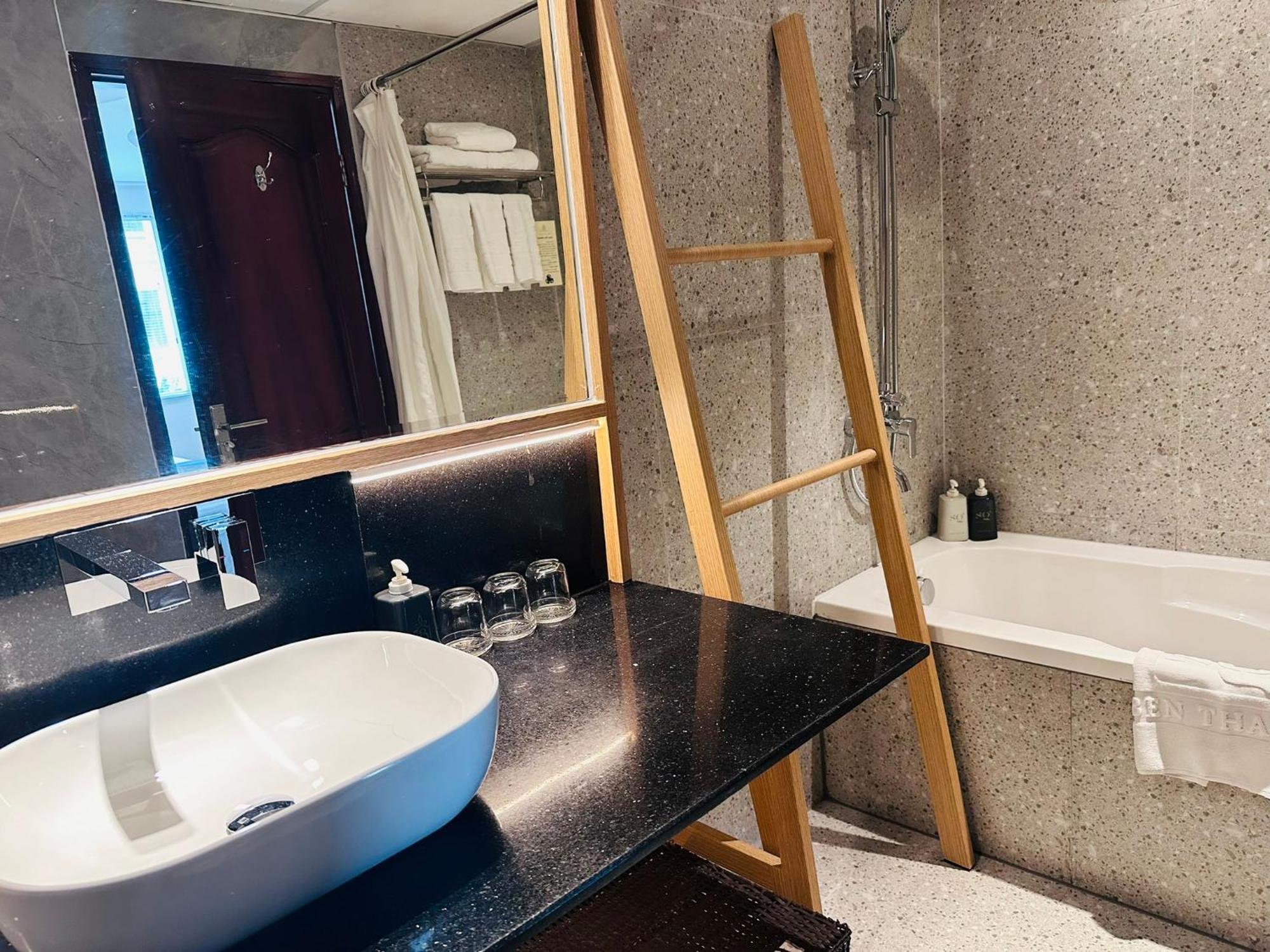 Sky Gem - Ben Thanh Hotel