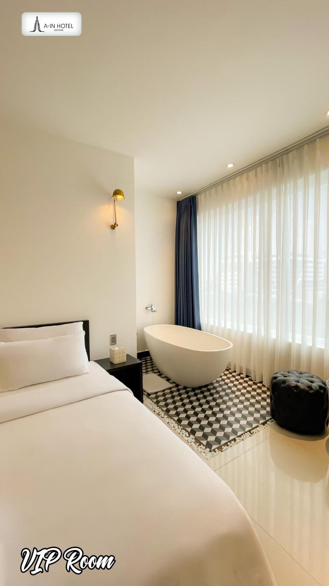 Hotel A In Riverside