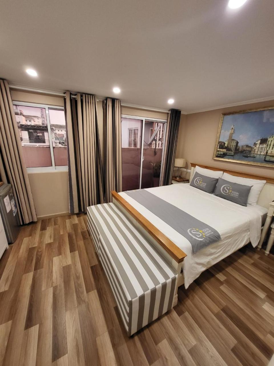 Saigon By Night Luxury Hotel