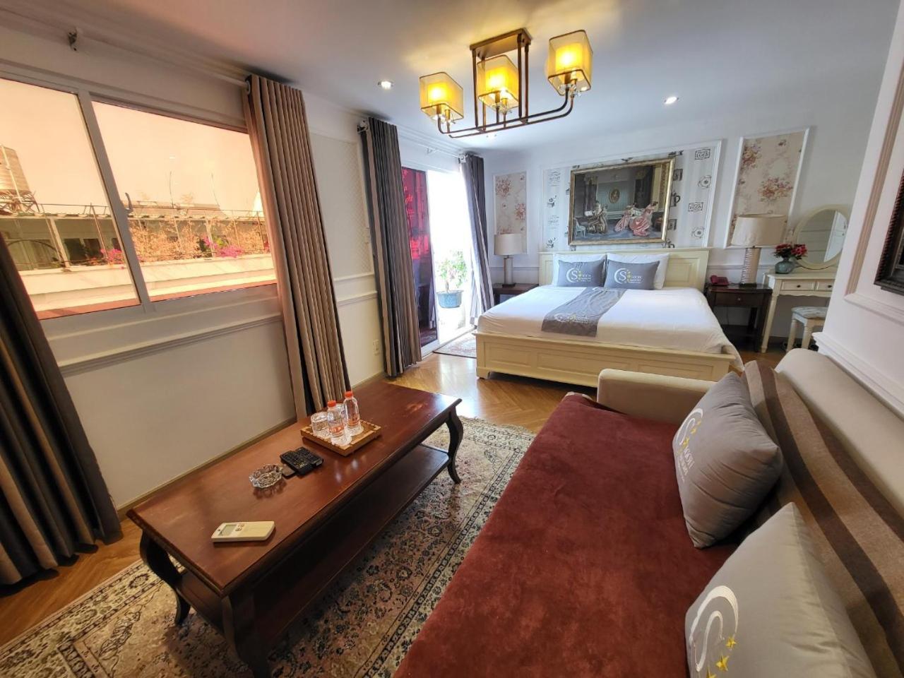 Hotel Saigon By Night Luxury