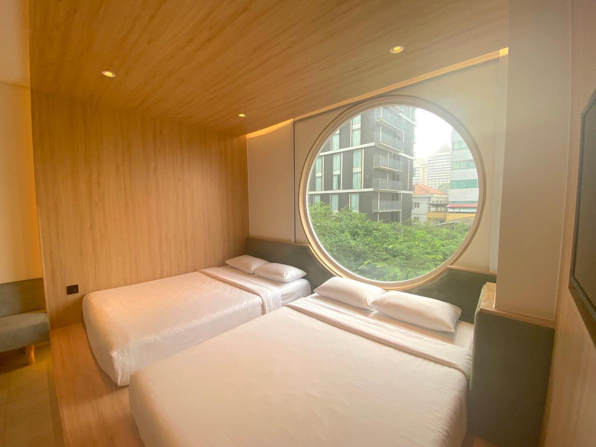 Meander Saigon 2*