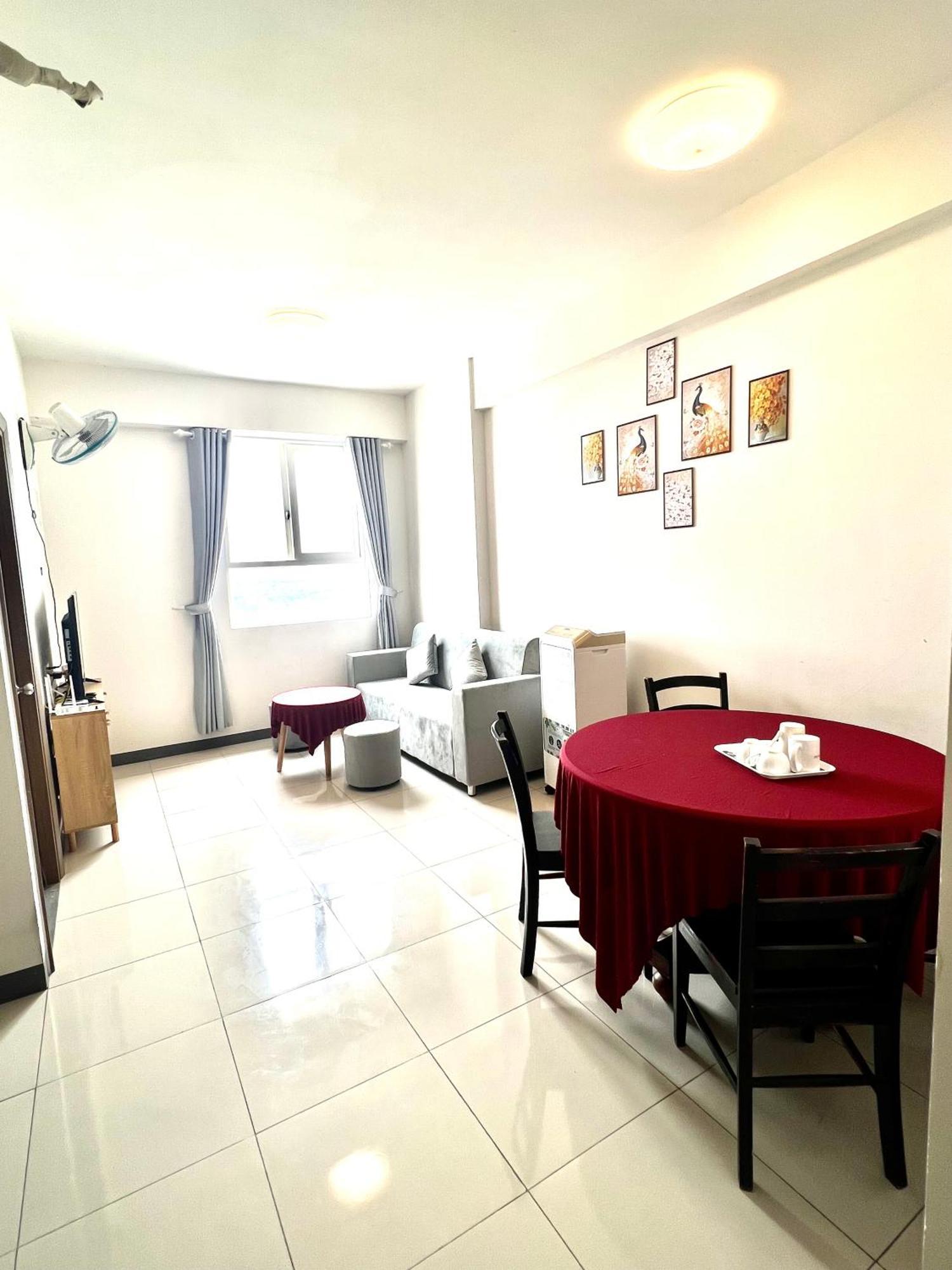 Can Ho Imperial Place Two Bedrooms Apartment *
