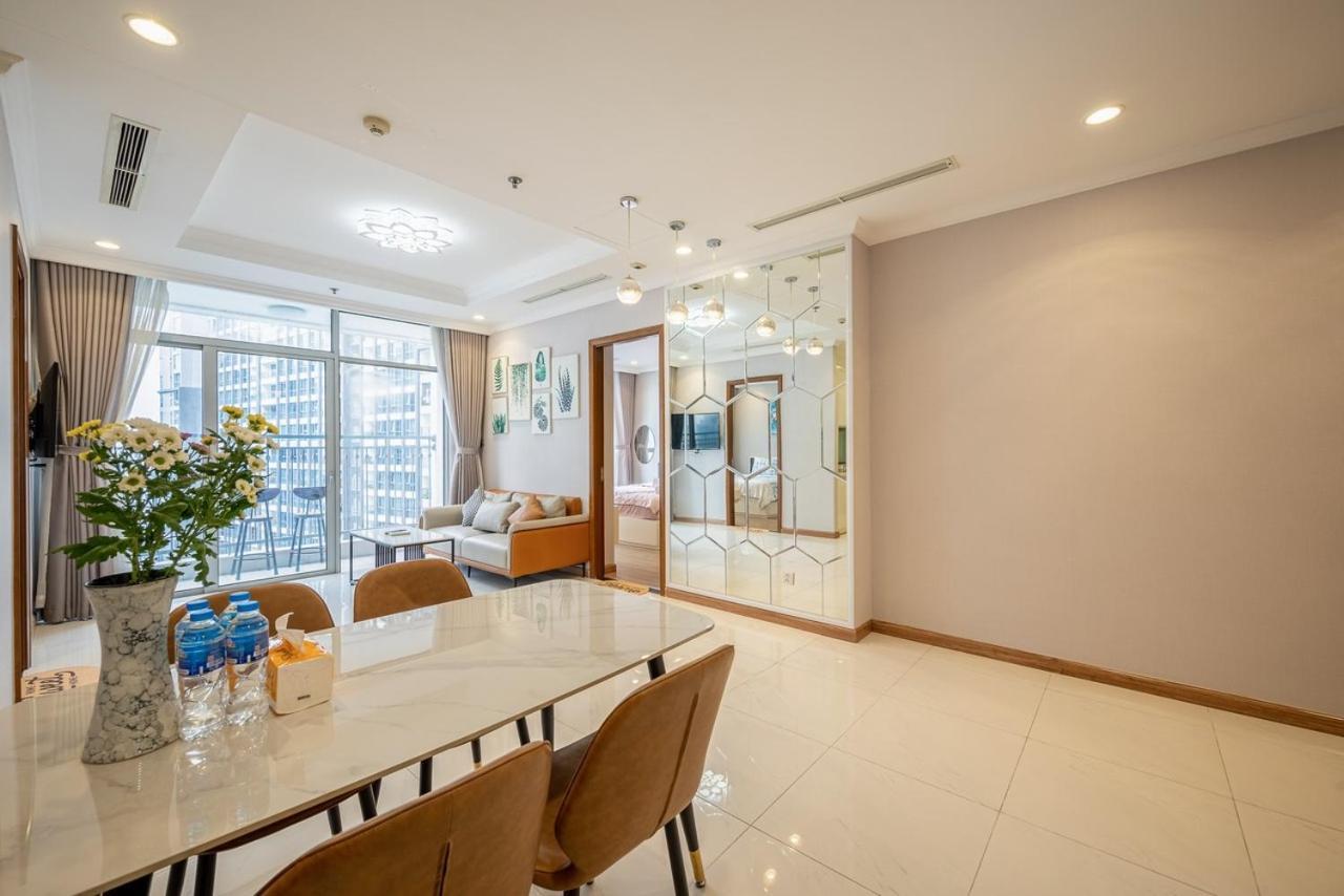 Landmark Luxury Saigon Apartment