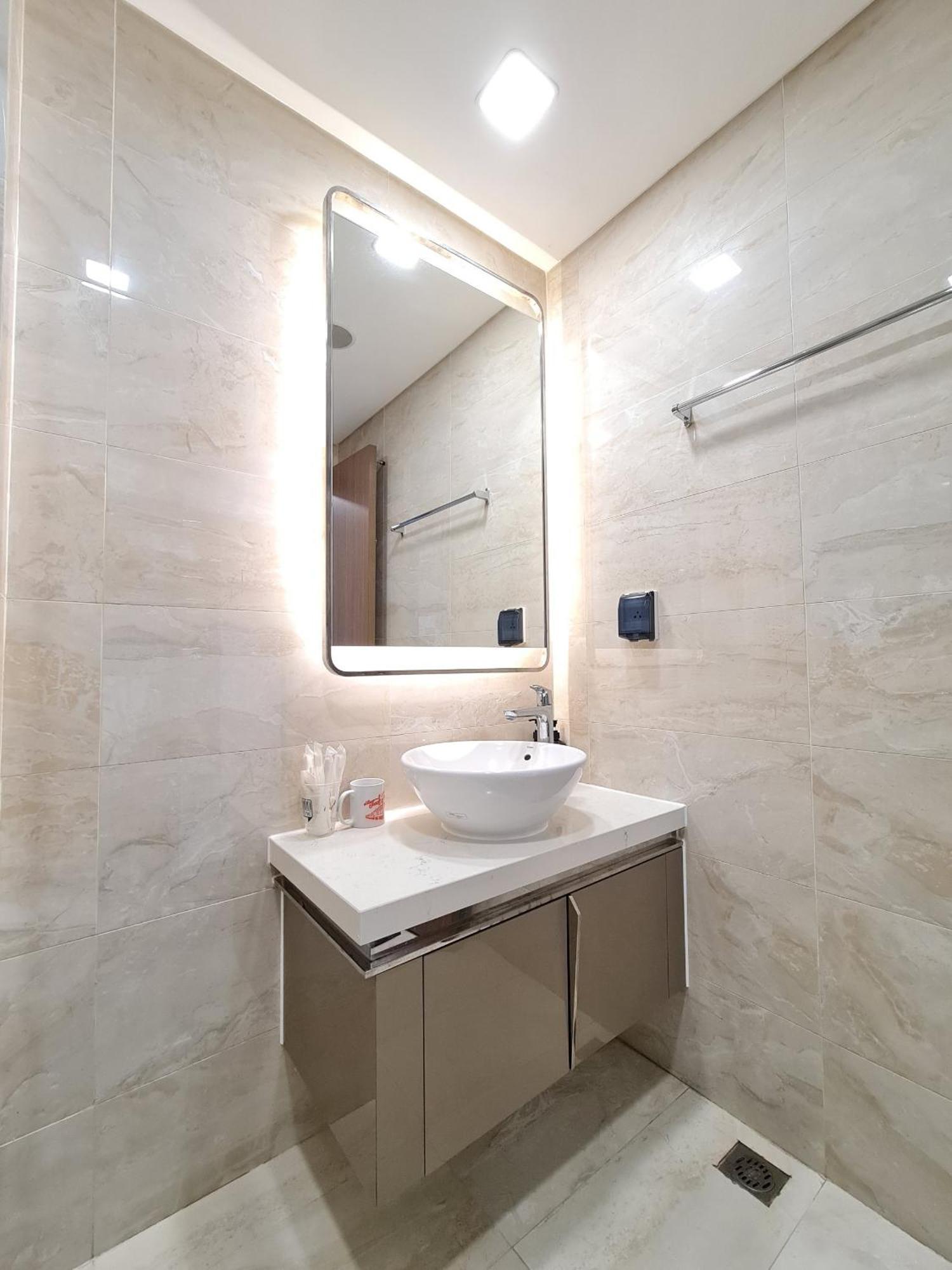 Apartment Vinhomes Park Apartment- Landmark Luxury Ho Chi Minh City