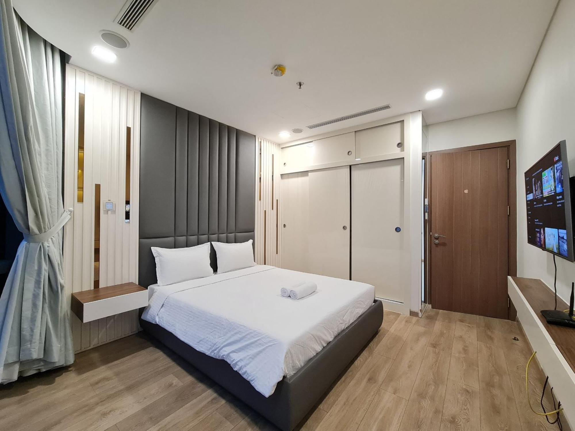 Apartment Vinhomes Park Apartment- Landmark Luxury Ho Chi Minh City