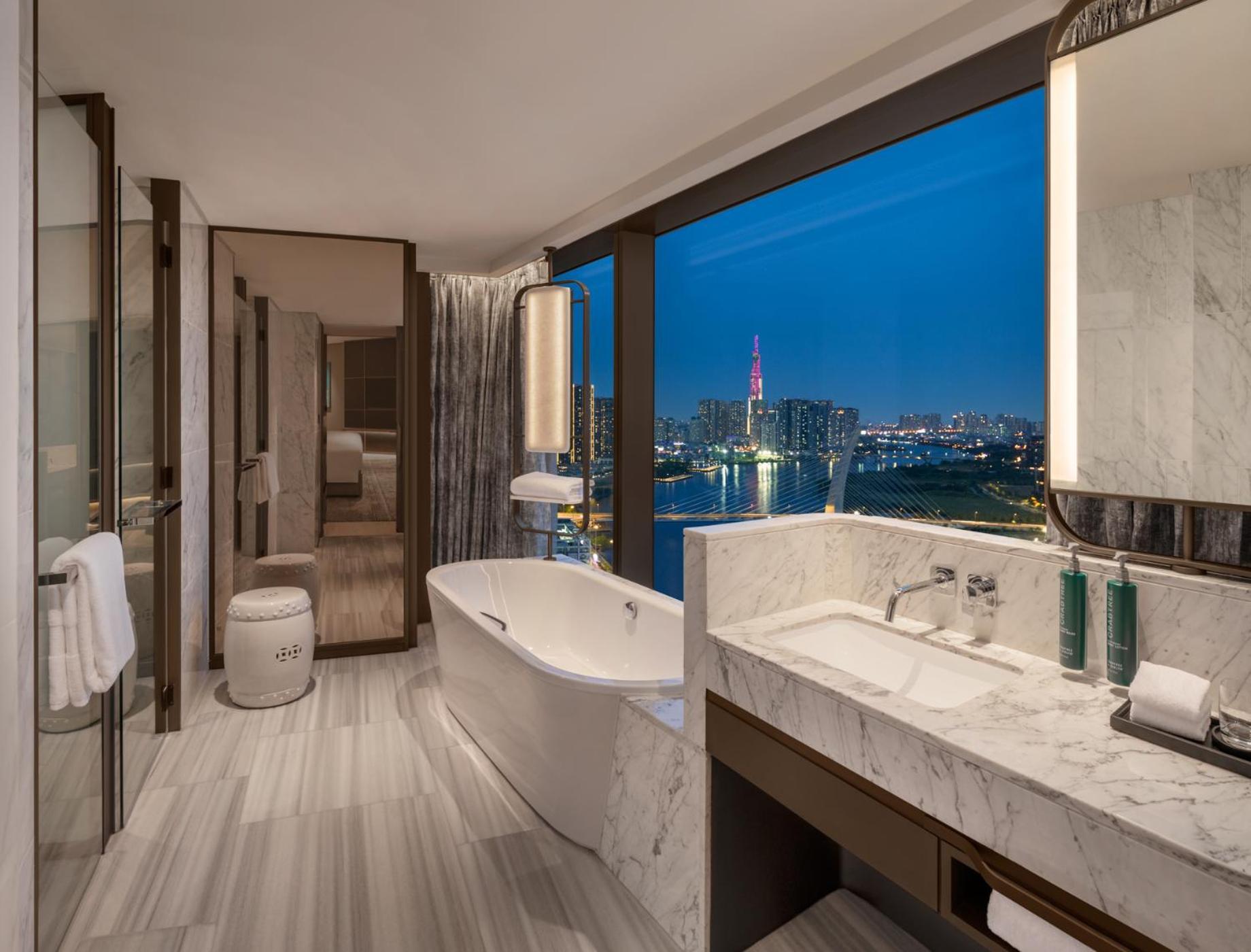 Hilton Saigon Hotel 5*