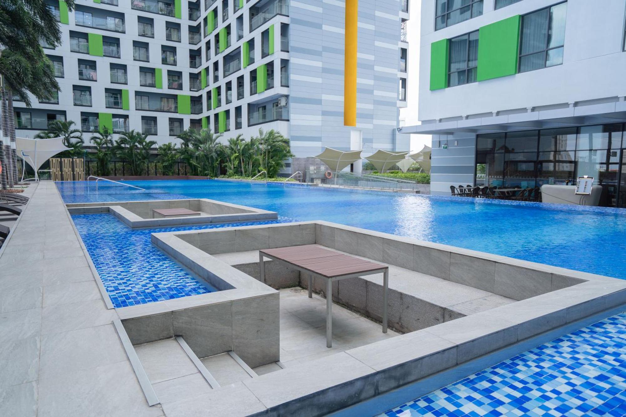 Apartment Serviced At Republic Plaza - Pool & View, Near T3 Airport Tan Son Nhat