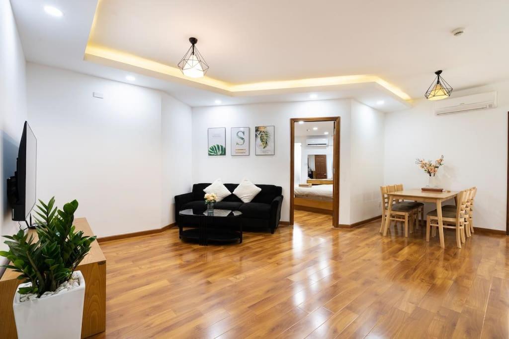 Spacious 2 Bedroom At Center/1st District Apartment *