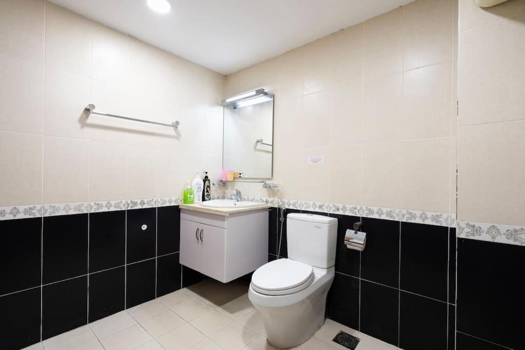 Spacious 2 Bedroom At Center/1st District *