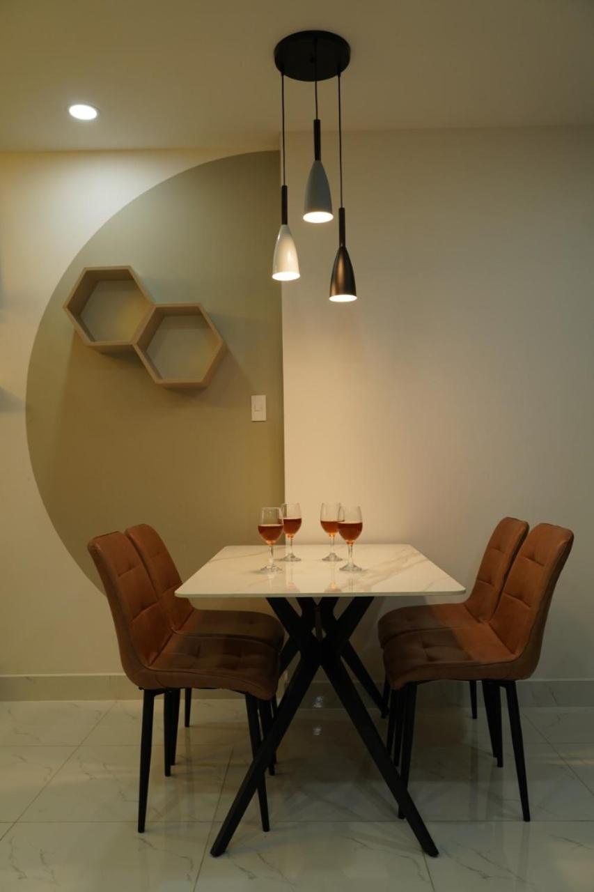 The Has 2 Bedrooms, 2 Bathrooms, 1 Kitchen, 1 Living Room, 1 Laundry Room, 1 Balcony, 1 Swimming Pool - District 7 * TP. Hồ Chí Minh