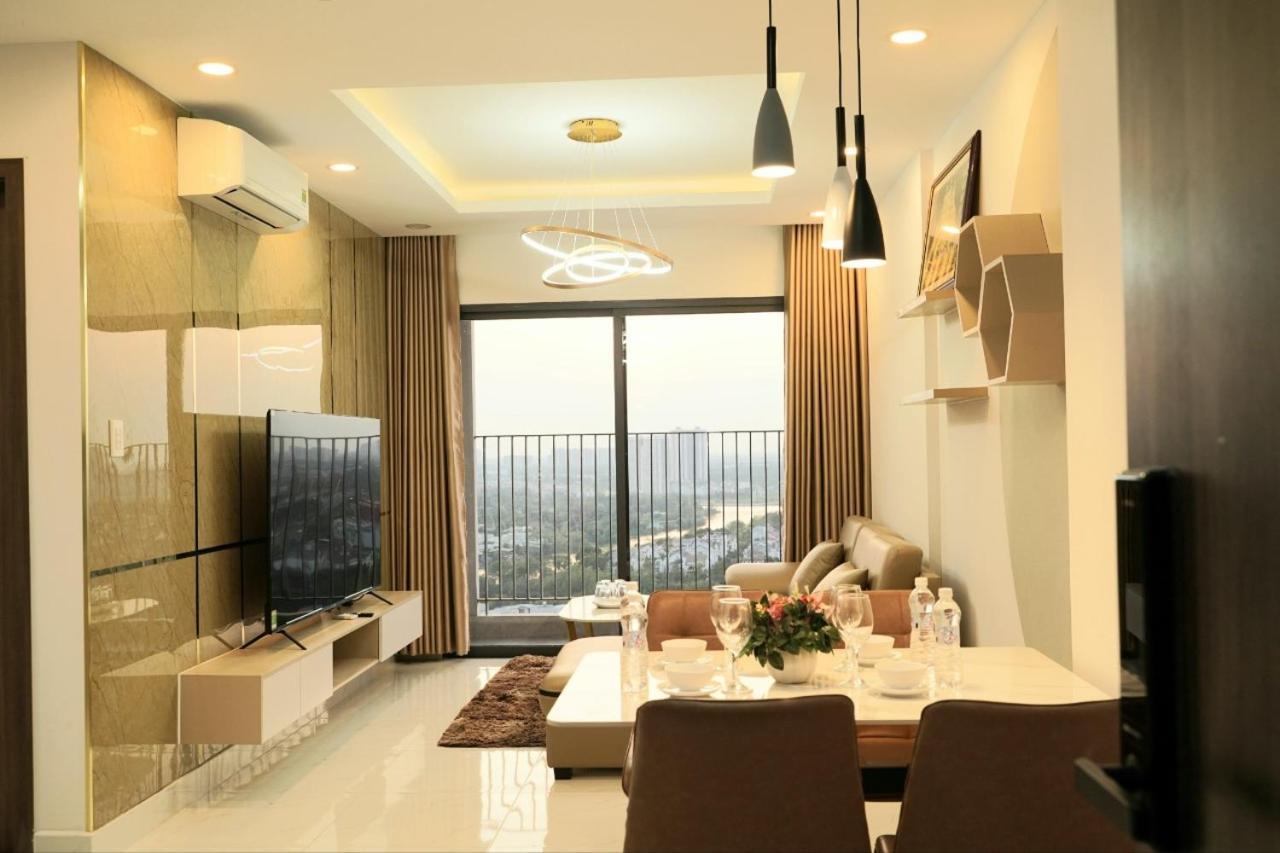 The Has 2 Bedrooms, 2 Bathrooms, 1 Kitchen, 1 Living Room, 1 Laundry Room, 1 Balcony, 1 Swimming Pool - District 7 Căn hộ