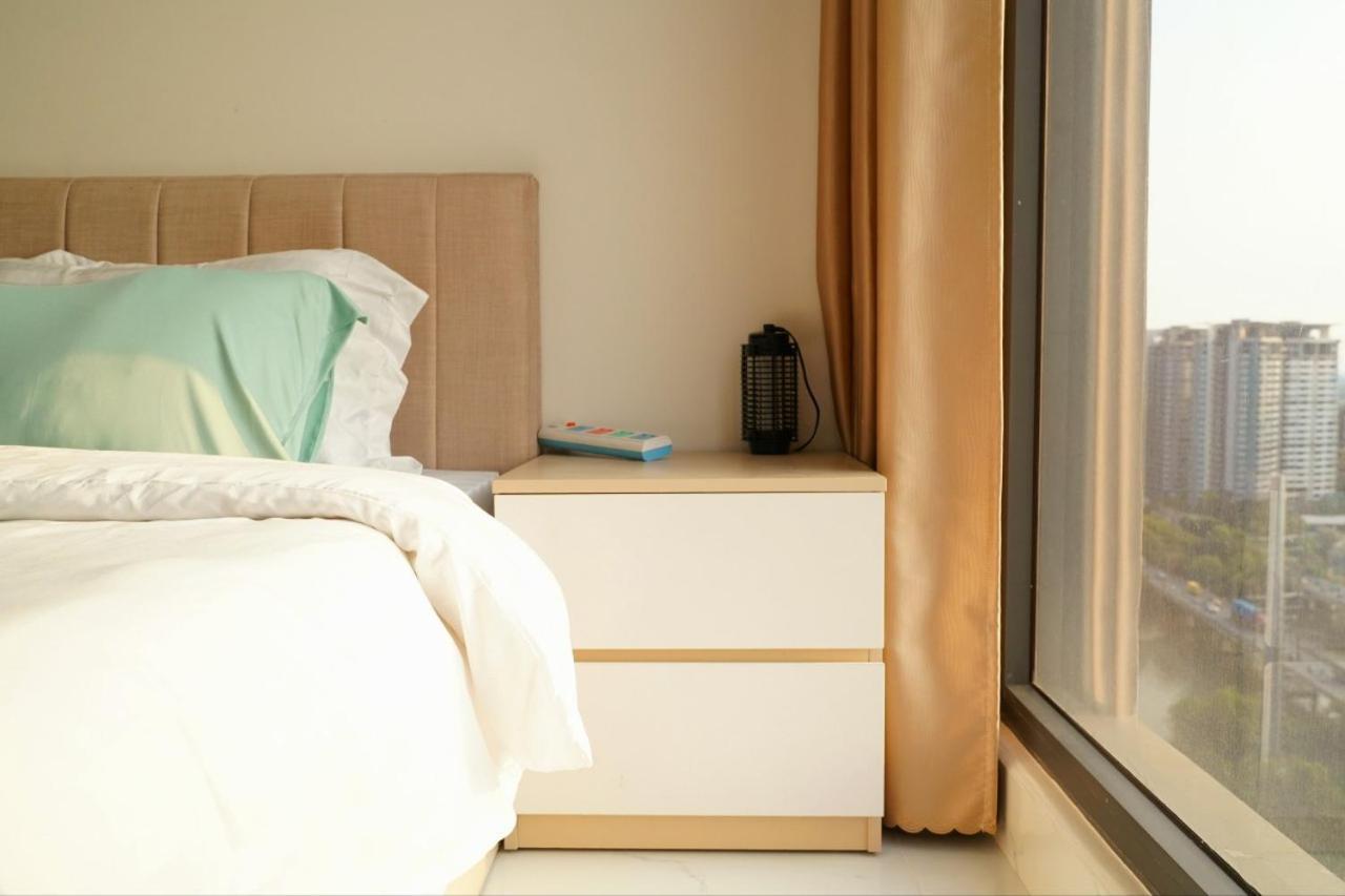 The Has 2 Bedrooms, 2 Bathrooms, 1 Kitchen, 1 Living Room, 1 Laundry Room, 1 Balcony, 1 Swimming Pool - District 7 Căn hộ