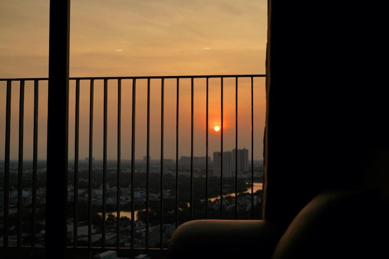 The Has 2 Bedrooms, 2 Bathrooms, 1 Kitchen, 1 Living Room, 1 Laundry Room, 1 Balcony, 1 Swimming Pool - District 7 Căn hộ