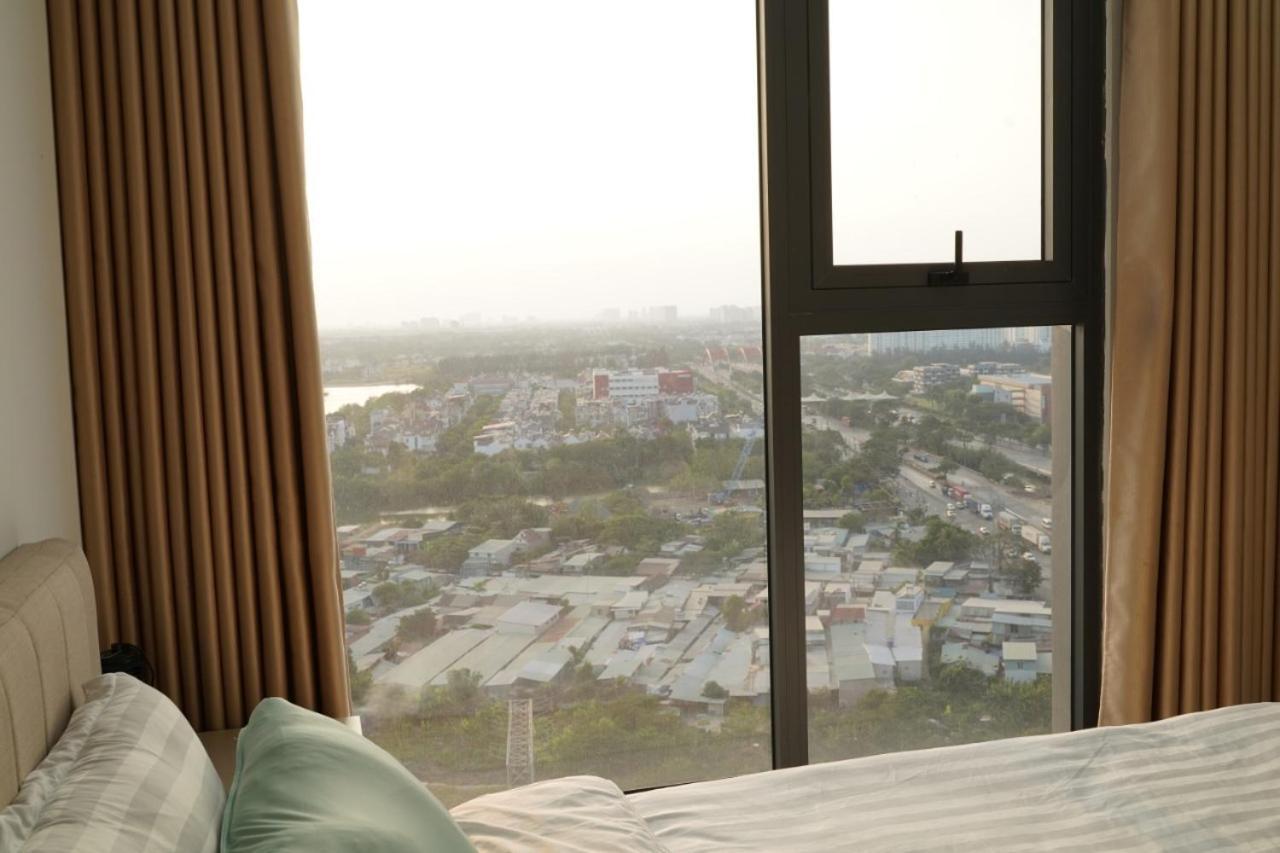 The Has 2 Bedrooms, 2 Bathrooms, 1 Kitchen, 1 Living Room, 1 Laundry Room, 1 Balcony, 1 Swimming Pool - District 7 Căn hộ *